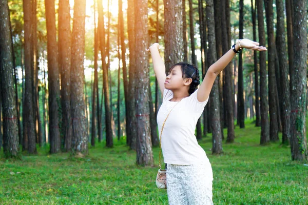 Asia adolescente allegro — Foto Stock