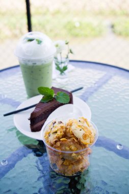 Çikolatalı kek ve kurabiye