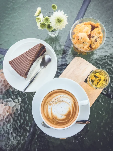 Café e bolo de chocolate — Fotografia de Stock