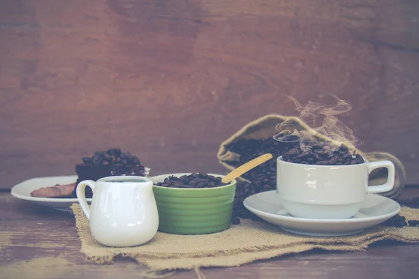 Galen i kärlek med kaffe — Stockfoto