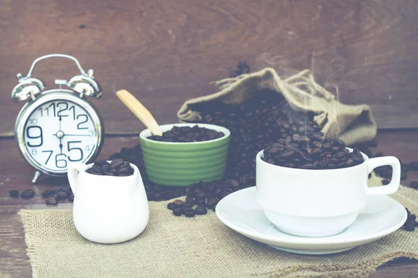 Galen i kärlek med kaffe — Stockfoto