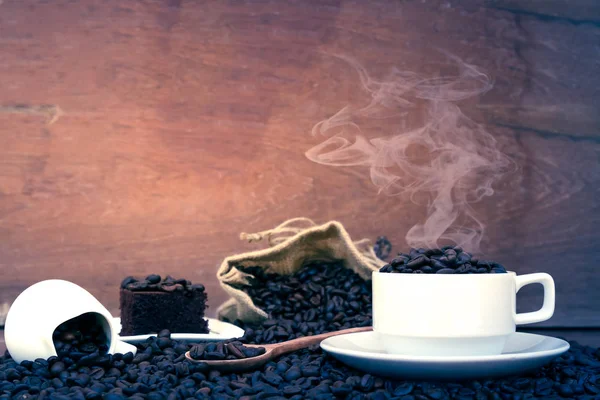 Galen i kärlek med kaffe — Stockfoto