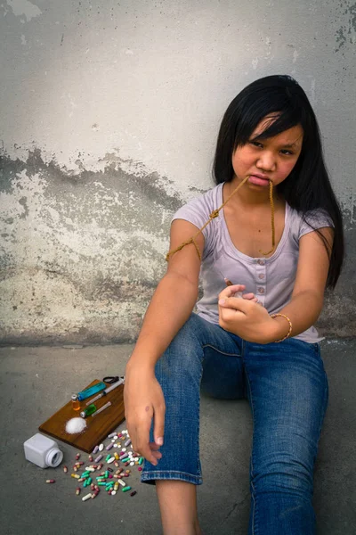 Ergenlik döneminde uyuşturucu bağımlılığı