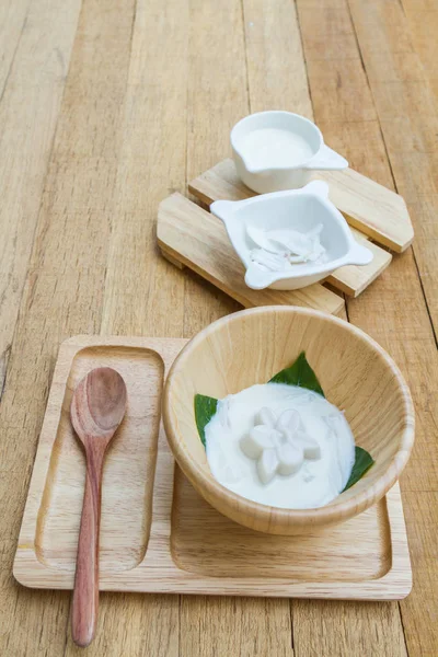 Gelée de noix de coco et lait de coco — Photo