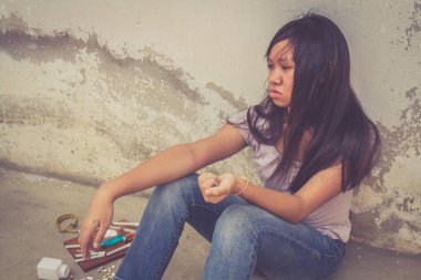 Ergenlik döneminde uyuşturucu bağımlılığı