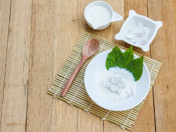 Gelée de noix de coco et lait de coco — Photo