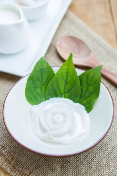 Gelée de noix de coco et lait de coco Photo De Stock