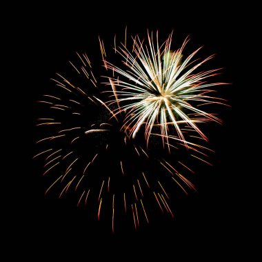 Bir gece gökyüzü üzerinde havai fişek