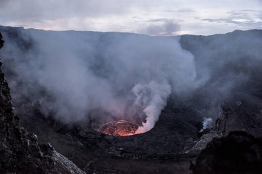 Erüpsiyonu nyiragongo yanardağ krater