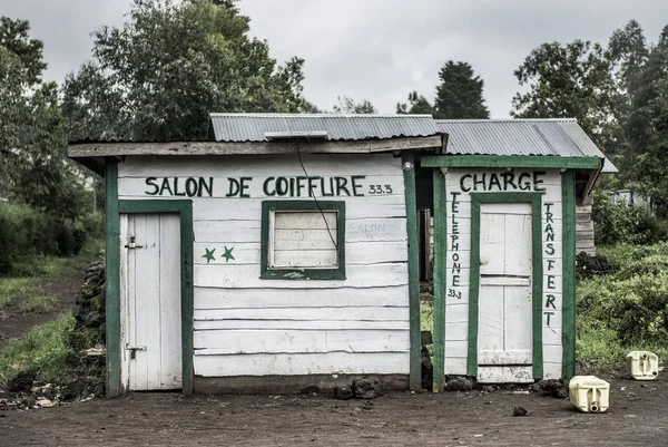 Salon de coiffure typique du Nord Kivu — Photo