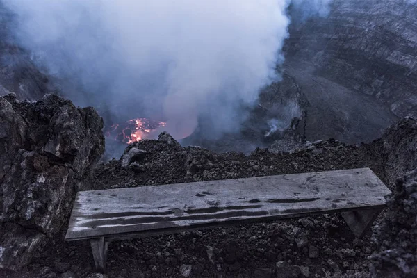 Crater of nyiragongo volcano in eruption — Stock Photo, Image