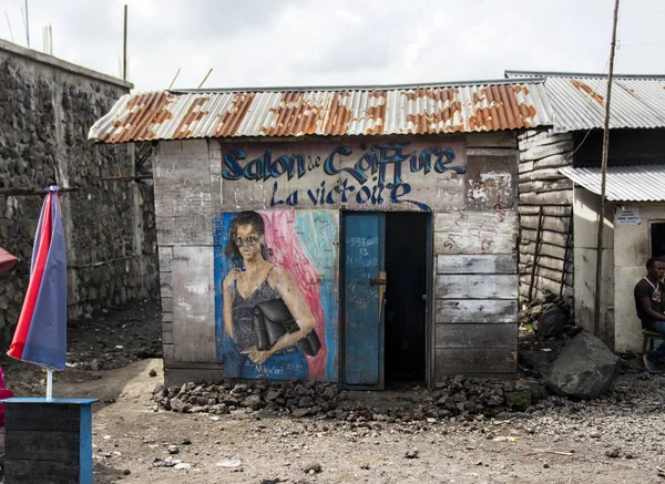 Salão de cabeleireiro típico em Nord Kivu, RDC — Fotografia de Stock