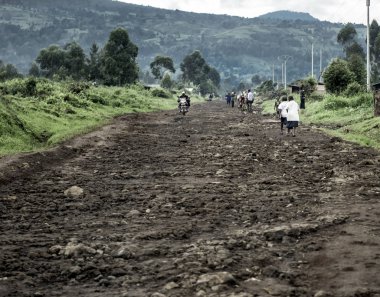 Nord Kivu 'daki toprak yol, Drc