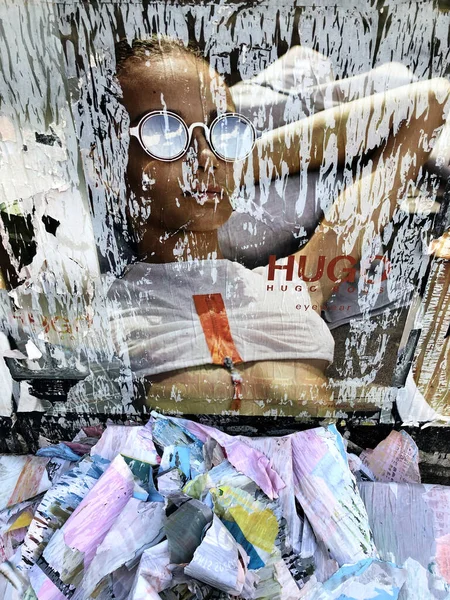 Paris França Outubro 2019 Cartaz Rasgado Hugo Boss Uma Rua — Fotografia de Stock