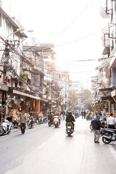 Hanoi Vietnam Aralık 2019 Eski Mahallenin Caddesi Gün Işığına Karşı — Stok fotoğraf