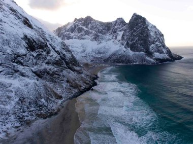 Kvalvika Sahili manzarası, kış manzarası
