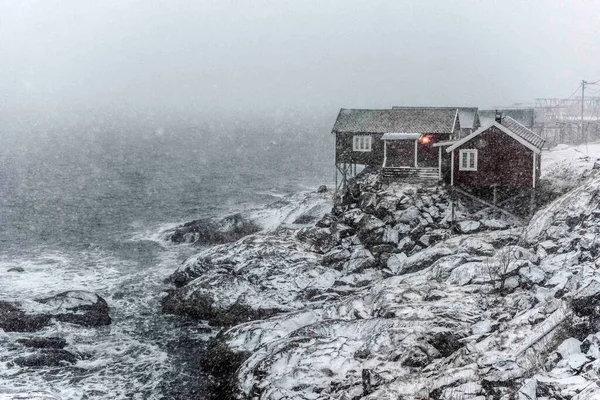 Hamnoy Νορβηγία Ψαροχώρι Στις Νήσους Lofoten Κατά Διάρκεια Χιονοθύελλας — Φωτογραφία Αρχείου