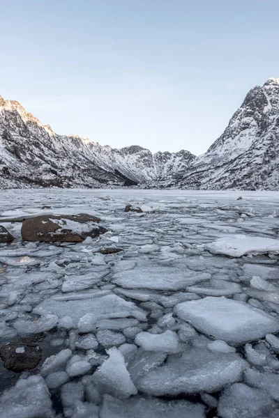 Zimní Krajina Jezeře Během Zimy Ostrovech Lofoten Sníh Tání Ledu — Stock fotografie