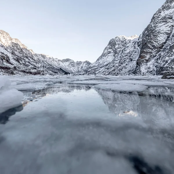 Zimní Krajina Jezeře Během Zimy Ostrovech Lofoten Sníh Tání Ledu — Stock fotografie