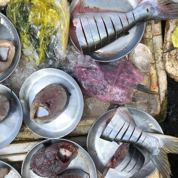 Vista Superior Sobre Uma Variedade Peixes Soltos Venda Mercado Peixe — Fotografia de Stock