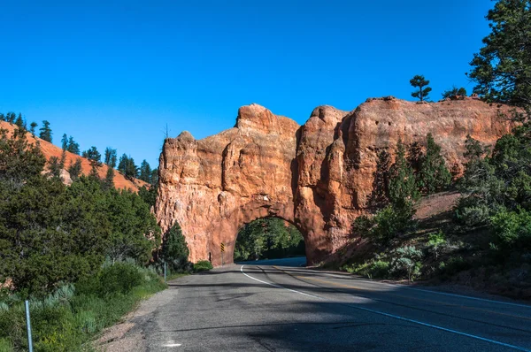 Red Canyon Tunnel, Bryce Canyon National Park, Utah — Stock Photo, Image