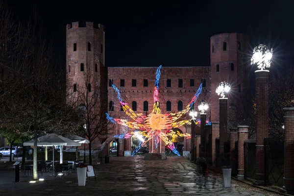 Vue de la nuit au temps de Noël de Torri Palatine à Turin, Italie — Photo