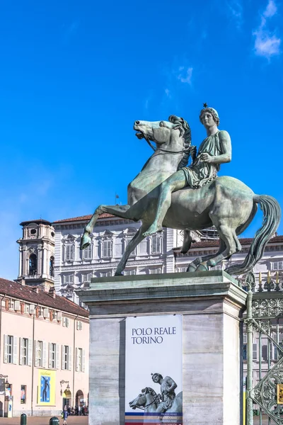 Ryttarstaty av Pollux i Turin, Italien — Stockfoto