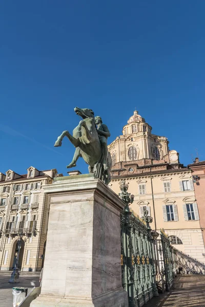Ryttarstaty av Castor i Turin, Italien — Stockfoto