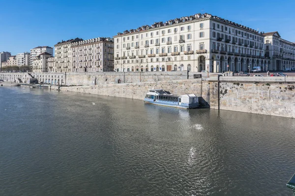 Po Nehri ve Murazzi Torino, İtalya — Stok fotoğraf