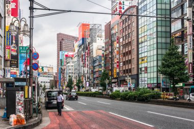 Tokyo, Japonya, Asya - 27 Ağustos 2019: Tokyo 'da Yasukuni Dori Caddesi manzarası