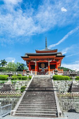 Kyoto, Japonya, Asya - 5 Eylül 2019: Kyoto 'daki Kiyomizu Dera tapınağının merdivenleri