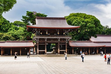 Tokyo, Japonya, Asya - 25 Ağustos 2019: Shibuya, Tokyo 'daki Meiji Tapınağı