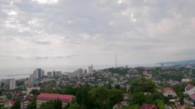 Timelapse. Sochi dağın tepesinden görünümü