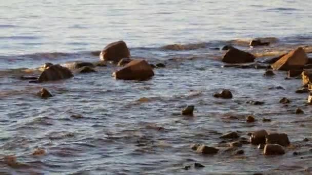 Вода Гірських Порід Хвиль Березі Фінської Затоки — стокове відео