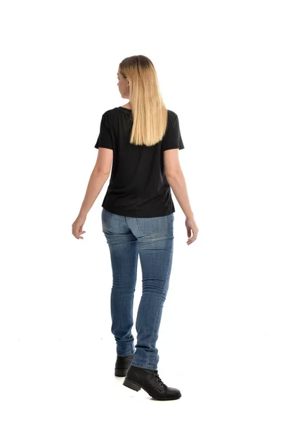 Retrato Longitud Completa Chica Rubia Con Camisa Negra Simple Jeans — Foto de Stock