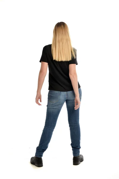 Celé Délce Portrét Blond Dívka Která Nosí Jednoduché Černé Tričko — Stock fotografie