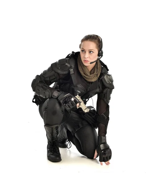 Full Length Portrait Female Wearing Black Tactical Armour Crouching Pose — Stock Photo, Image