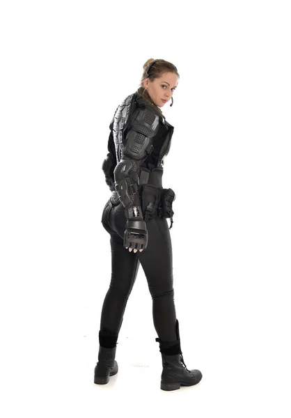 Teljes Hossza Portréja Női Katona Visel Fekete Taktikai Armour Felé — Stock Fotó