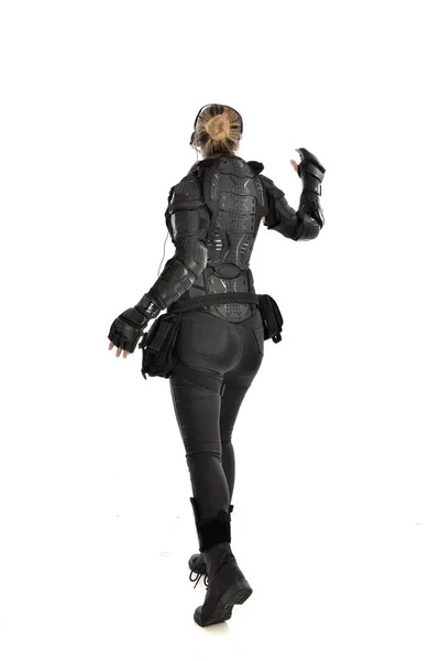 Teljes Hossza Portréja Női Katona Visel Fekete Taktikai Armour Felé — Stock Fotó