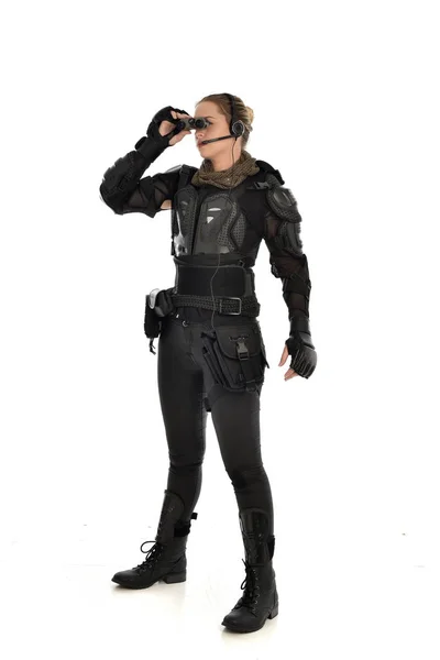 Ritratto Figura Intera Soldato Donna Che Indossa Armatura Tattica Nera — Foto Stock
