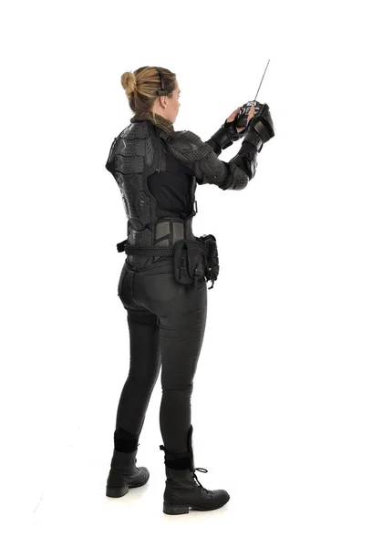 Ritratto Figura Intera Soldato Donna Con Armatura Tattica Nera Con — Foto Stock