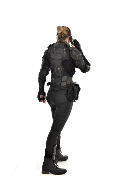 Full Length Portrait Female Soldier Wearing Black Tactical Armour Standing — Stock Photo, Image