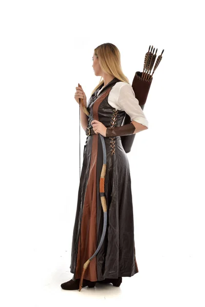 Retrato Longitud Completa Mujer Con Traje Fantasía Medieval Marrón Con — Foto de Stock
