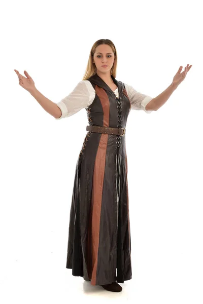Full Length Portrait Girl Wearing Brown Leather Medieval Costume Standing — Stock Photo, Image