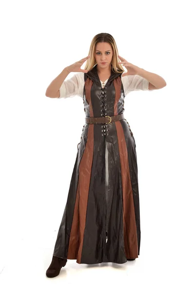 Full Length Portrait Girl Wearing Brown Leather Medieval Costume Standing — Stock Photo, Image