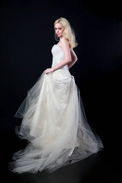 Retrato Longitud Completa Modelo Con Vestido Novia Blanco Pose Pie — Foto de Stock