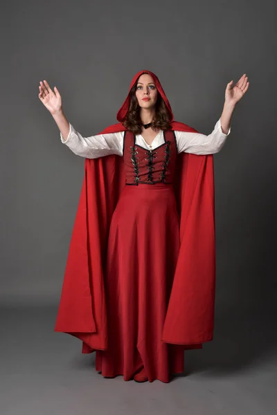 Full Length Portrait Brunette Lady Wearing Red Fantasy Costume Cloak — Stock Photo, Image