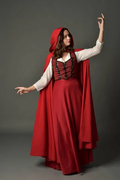 Full Length Portrait Brunette Lady Wearing Red Fantasy Costume Cloak — Stock Photo, Image