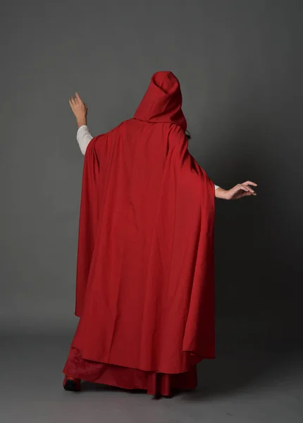 Full Length Portrait Brunette Lady Wearing Red Fantasy Costume Cloak — Stock Photo, Image