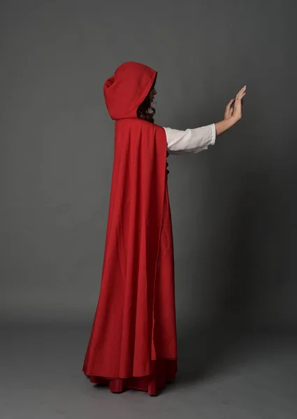 Full Length Portrait Brunette Lady Wearing Red Fantasy Costume Cloak — Stock Photo, Image